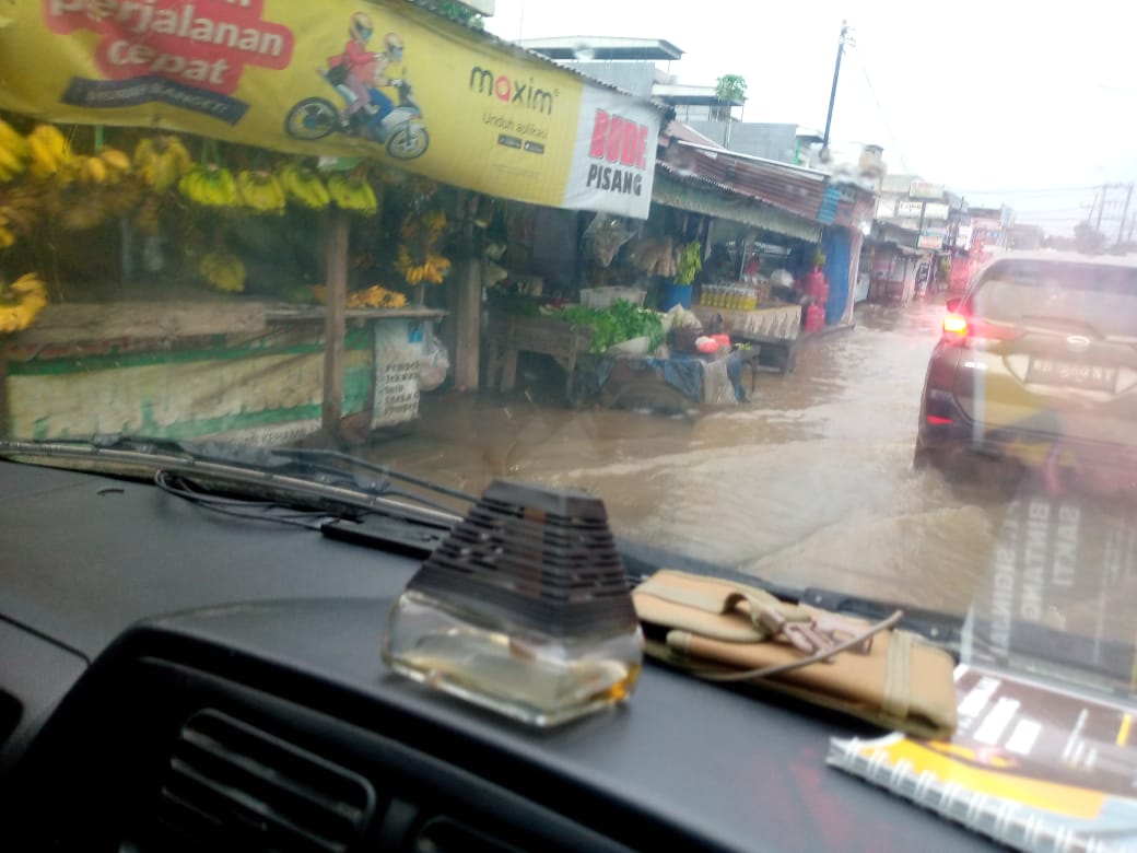 Jerambah Bolong Lingkar Selatan Kembali Terendam, Warga Minta Pejabat dan Dewan Turun Tangan