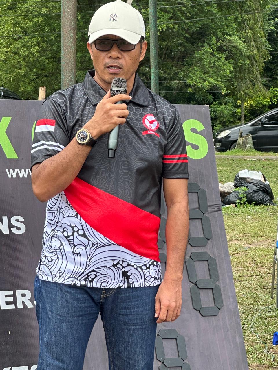 Ketua KONI Jambi Mat Sanusi Resmi Buka Kejurprov Cricket 2025 di Lapangan UNJA Mendalo