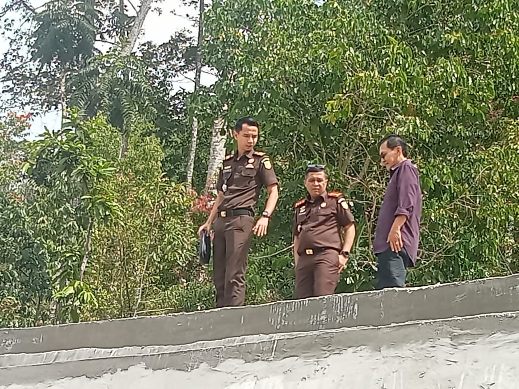 Cek Proyek Tembok Camat Tanah Cogok, Publik Pertanyakan Skala Prioritas Kejari Sungai Penuh