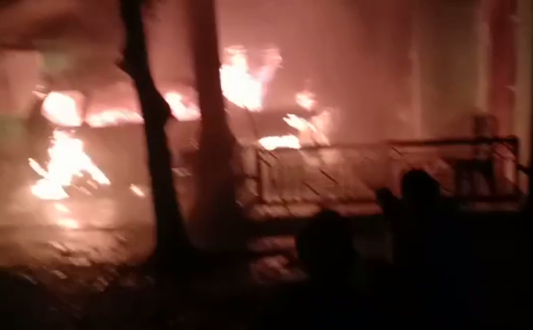 Bedentum..!!!, Mobil dan Rumah Sumali Ludes Terbakar