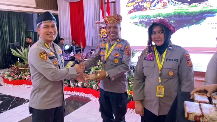 Kabag SDM Polres Kerinci Tampilkan Songkok Budaya Daerah, Tarik Perhatian Karo SDM Polda Jambi