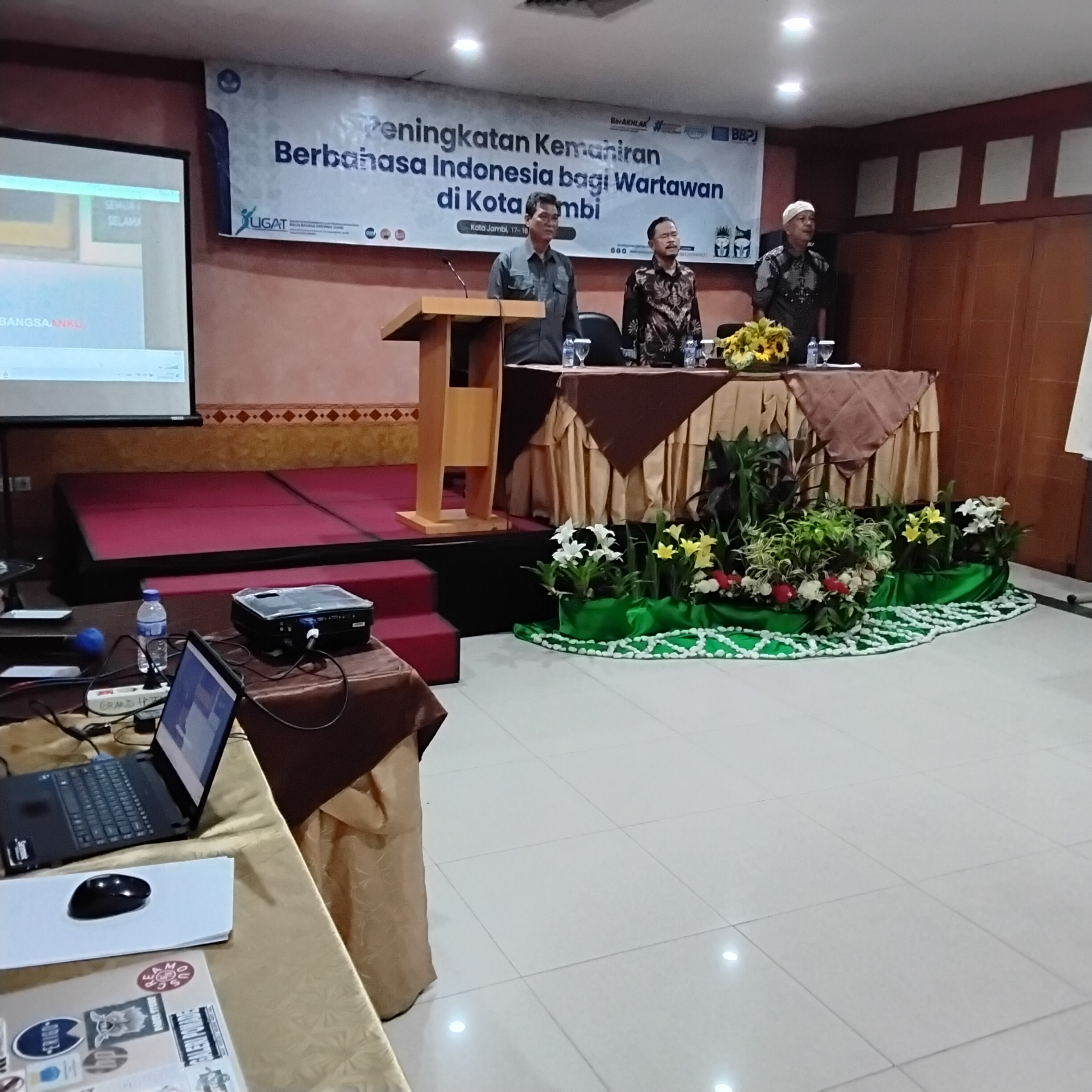 Wartawan Merupakan Garda Terdepan dalam Pemakaian Bahasa Indonesia