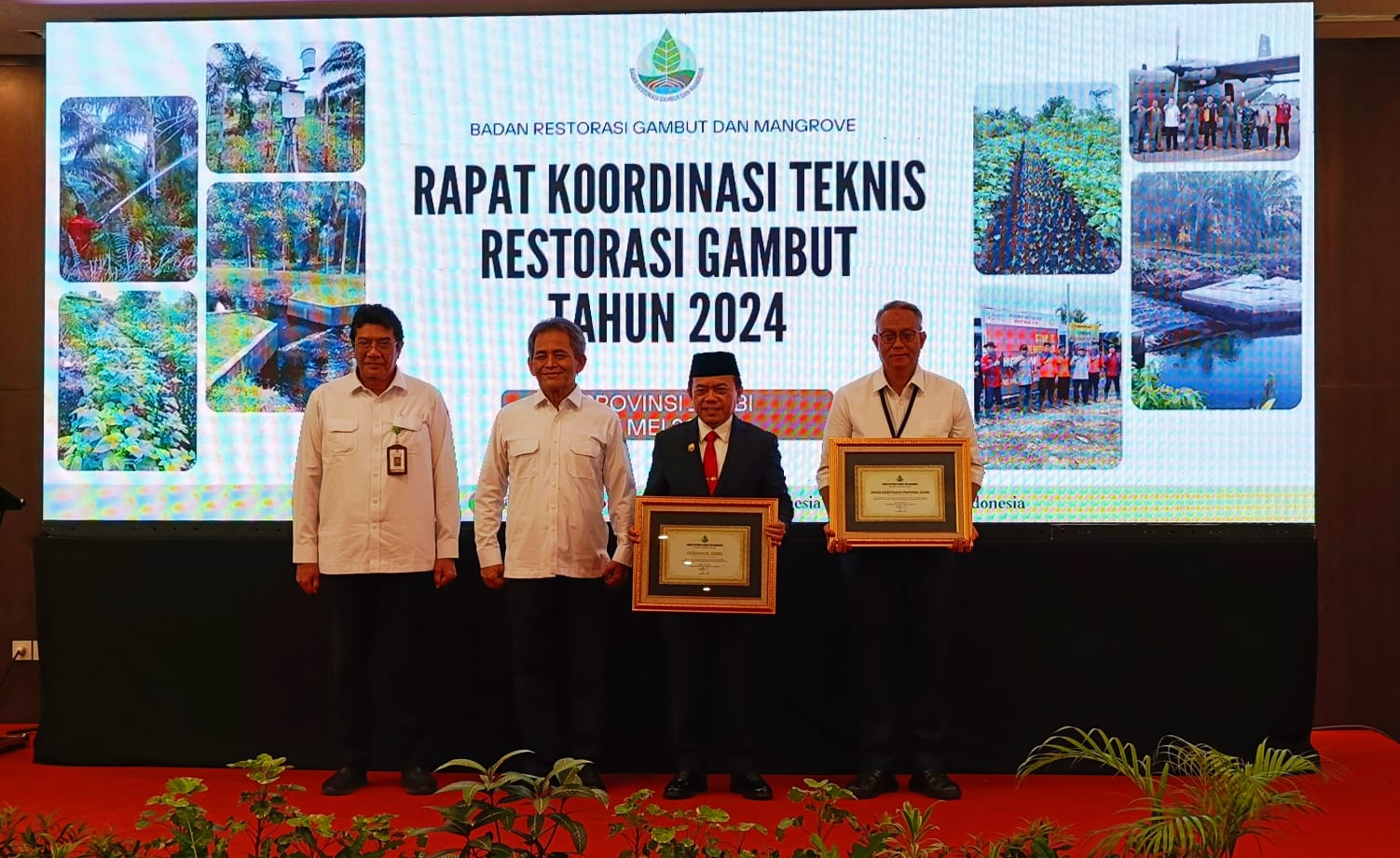 Gubernur Al Haris Terima Penghargaan dari BRGM atas Pemimpinannya dalam Restorasi Gambut