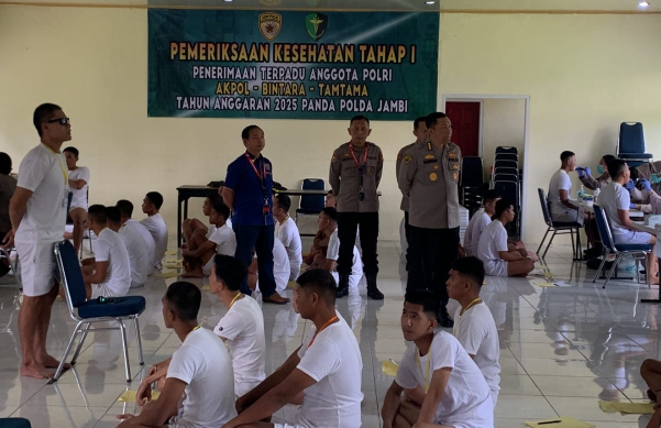 Karo SDM Polda Jambi Kombes Pol Handoko S.I.K., M.Si. Pantau Langsung Seleksi Kesehatan Casis Bintara Polri 2025