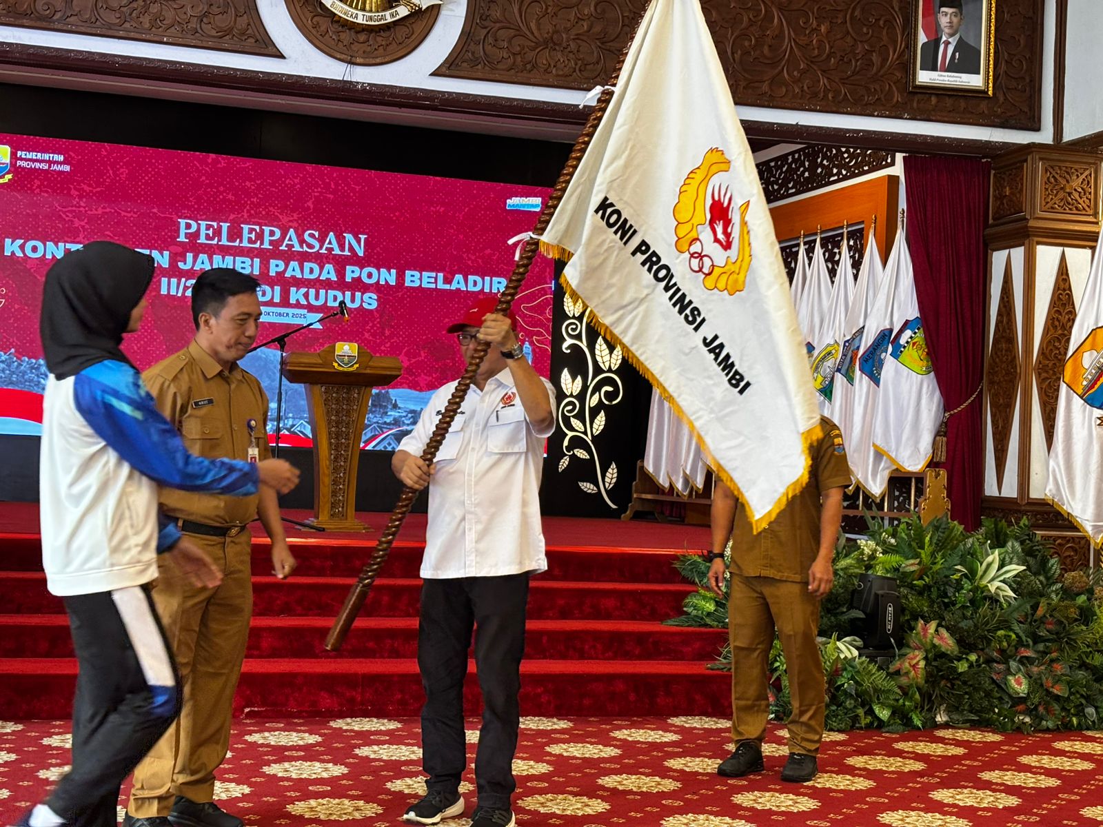 Gubernur Lepas Kontingen Pon Beladiri ke Kudus Berharap Atlet Bisa Meraih Prestasi Terbaik