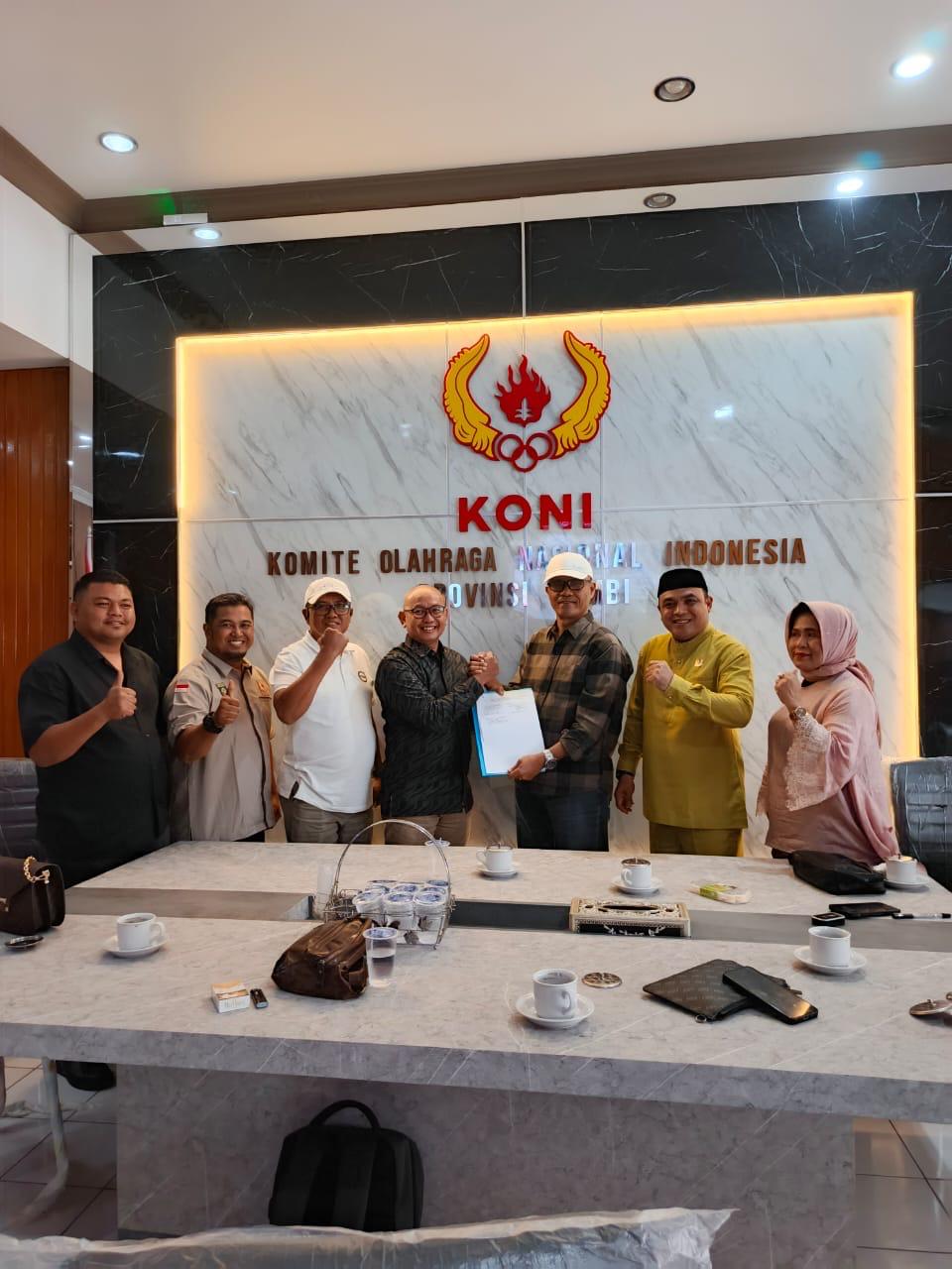 Ketua Umum KONI Bungo Audiensi ke KONI Provinsi Jambi, SK Kepengurusan Resmi Diserahkan