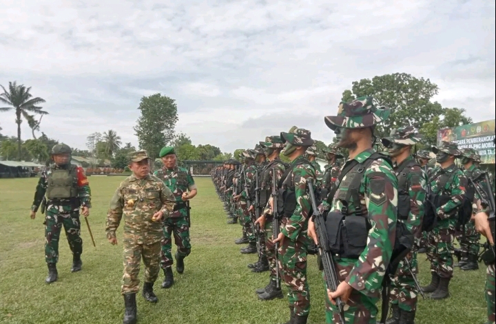 Gubernur Jambi Lepas 450 Prajurit Yonif 142/KJ untuk Tugas Pengamanan Perbatasan RI-PNG di Papua