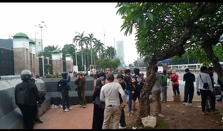 Tragedi Tewasnya Ojol Afan Kurniawan, Aksi Ribuan Massa Padati DPR dan Mako Brimob Kwitang, Polda Metro Jaya