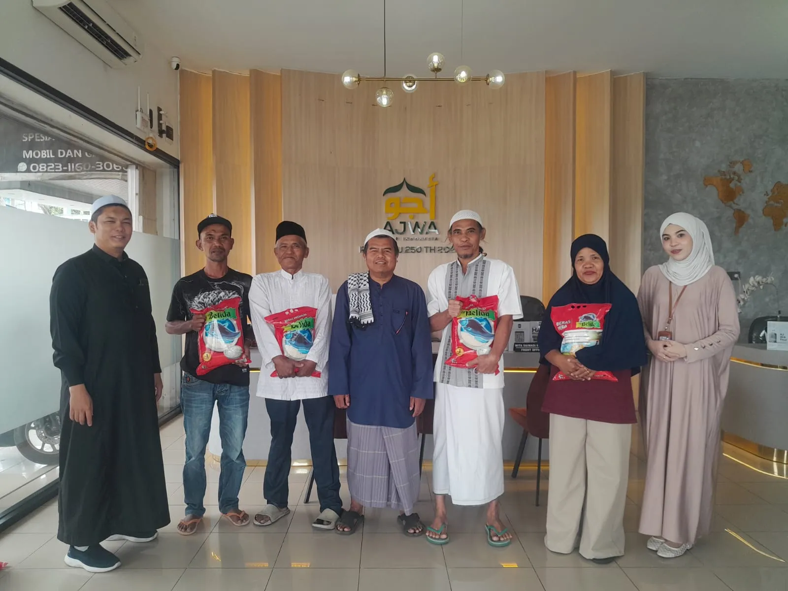 AJWA Tour Travel Jambi Berbagi Tali Asih untuk Jemaah Masjid Baitul Haq
